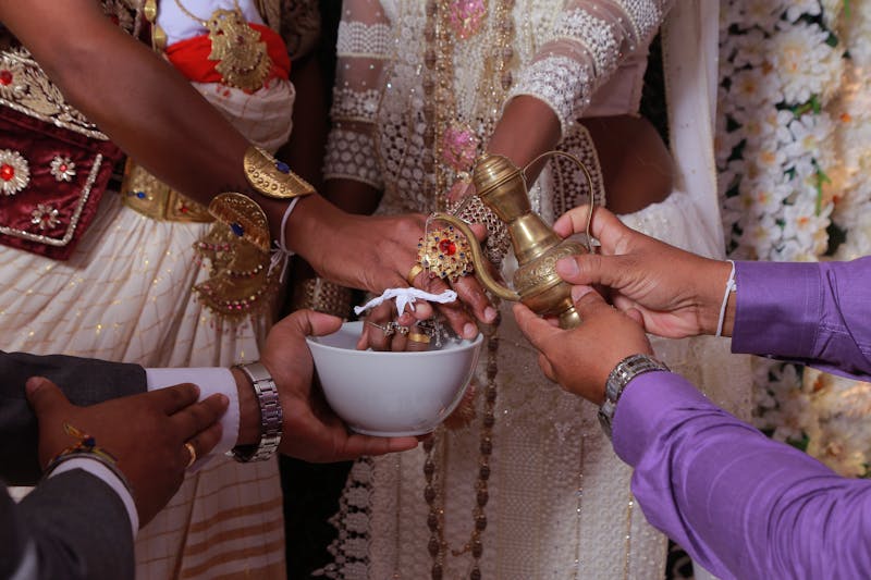 Sri Lankan groom in traditional Kandyan attire